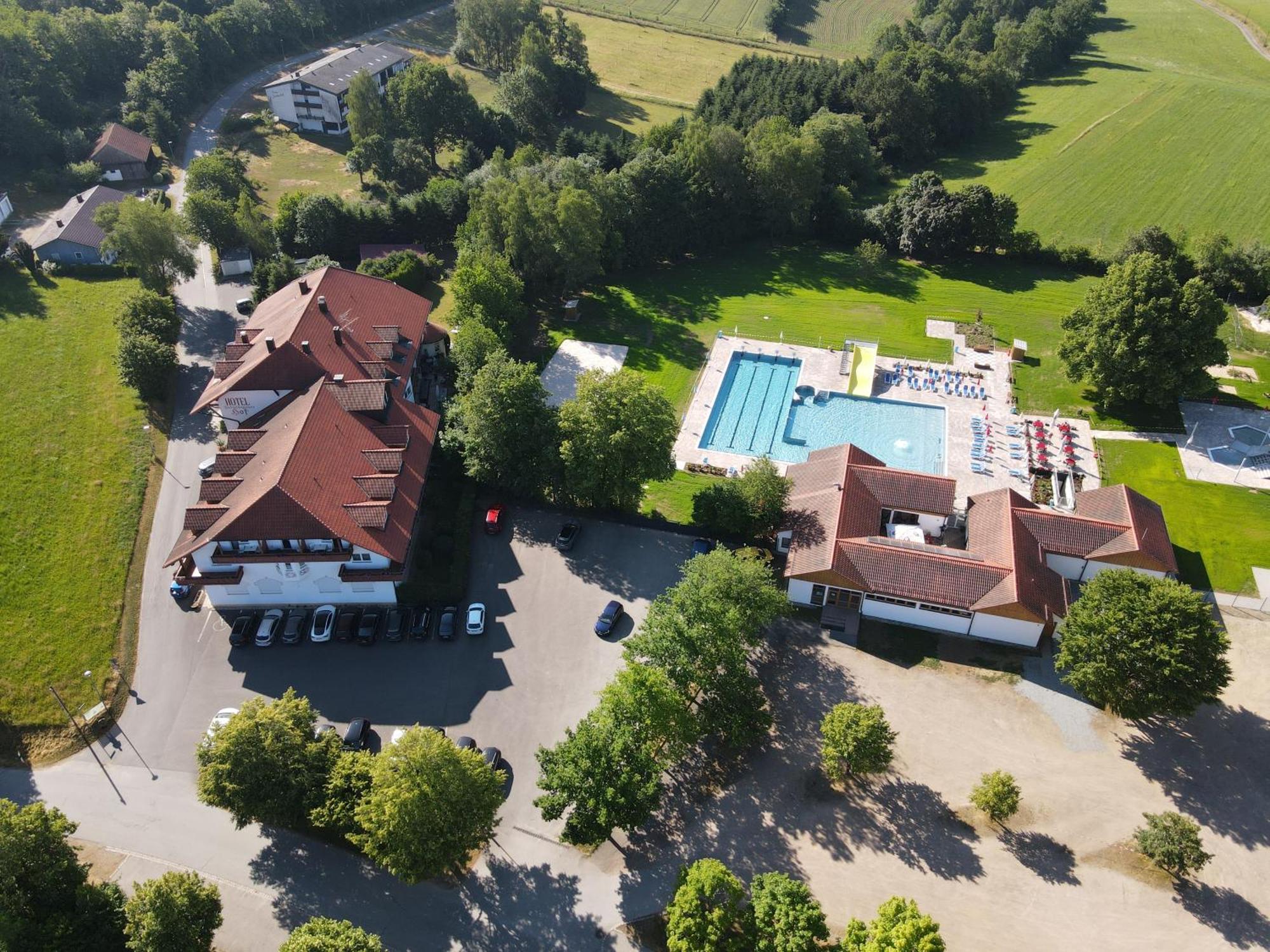 Hotel Sattelbogener Hof Traitsching Exterior foto